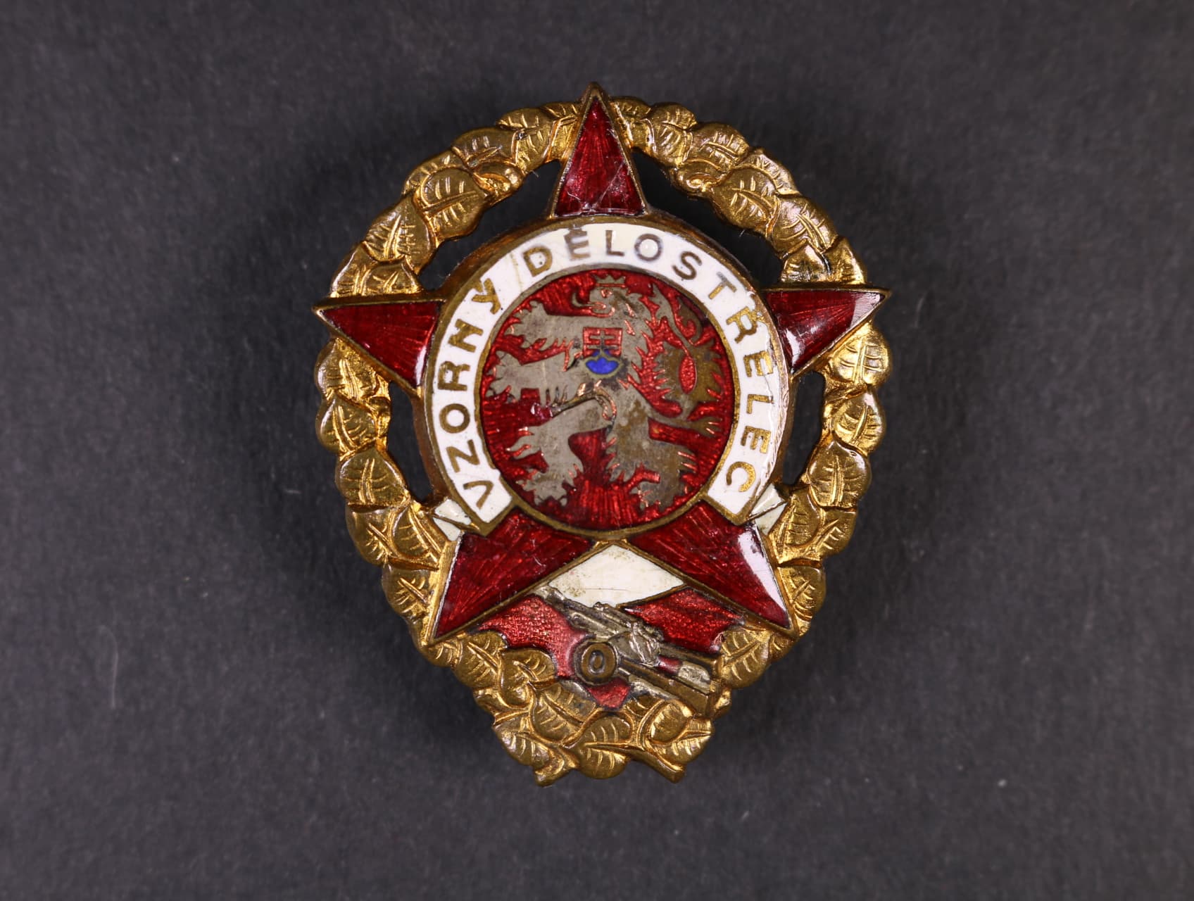 Vzorný dělostřelec č.12757, opravovaný bílý smalt