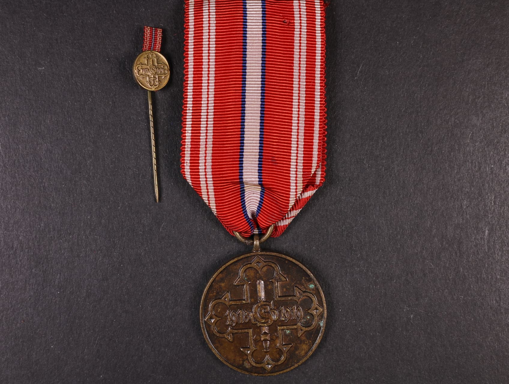 Pamětní odznak pro čs. dobrovolníky z let 1918-1919 bez monogramu OP + miniatura
