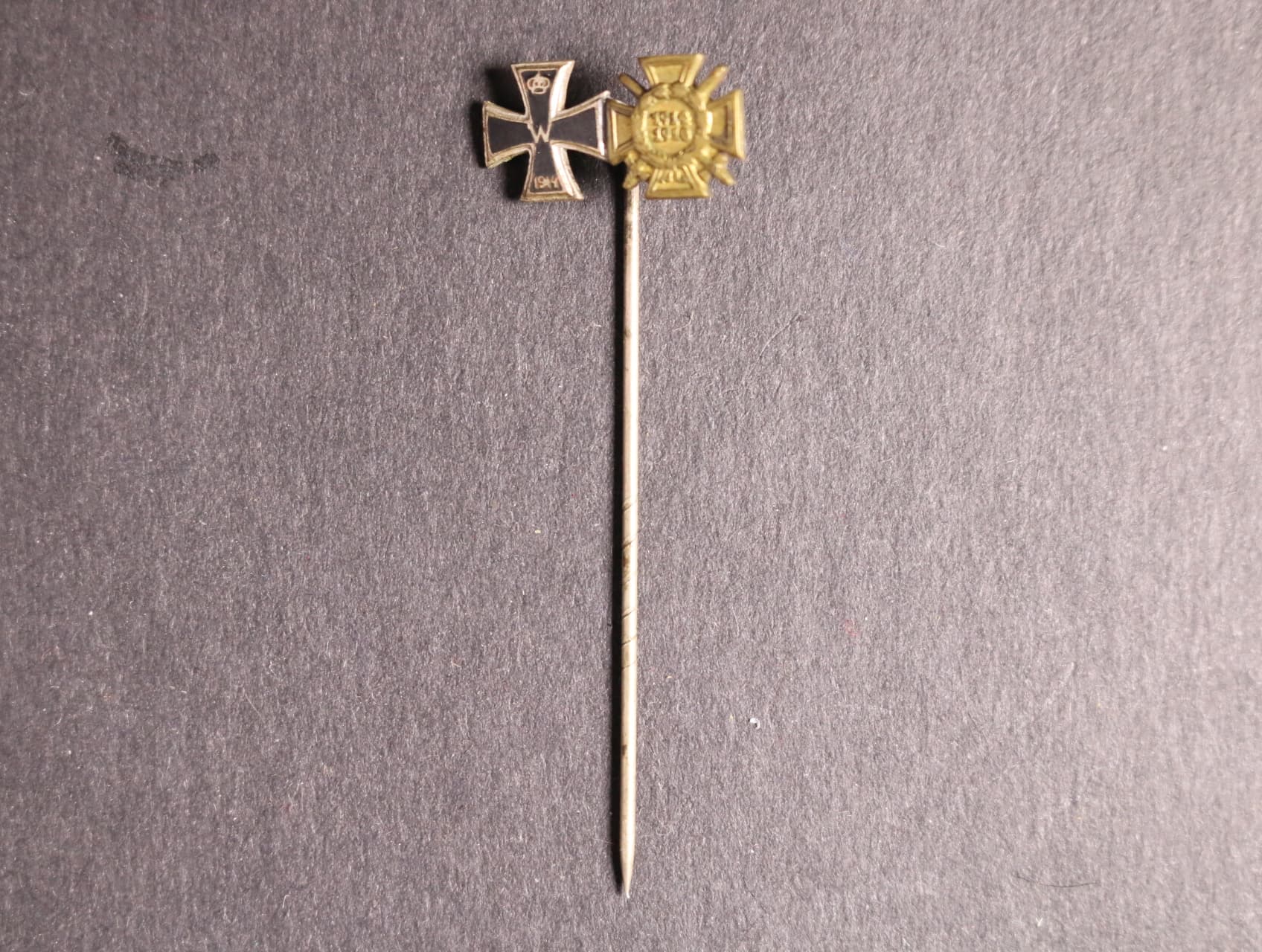 Miniatura Železného kříže a Čestného kříže 1914-1918 pro frontové bojovníky, na jehlu