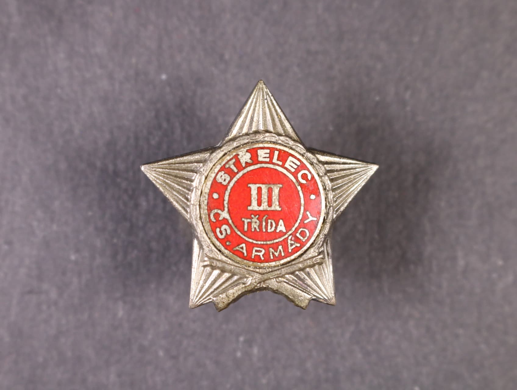 Střelec ČS armády III. třídy, starší provedení, značka výrobce Zukov Praha