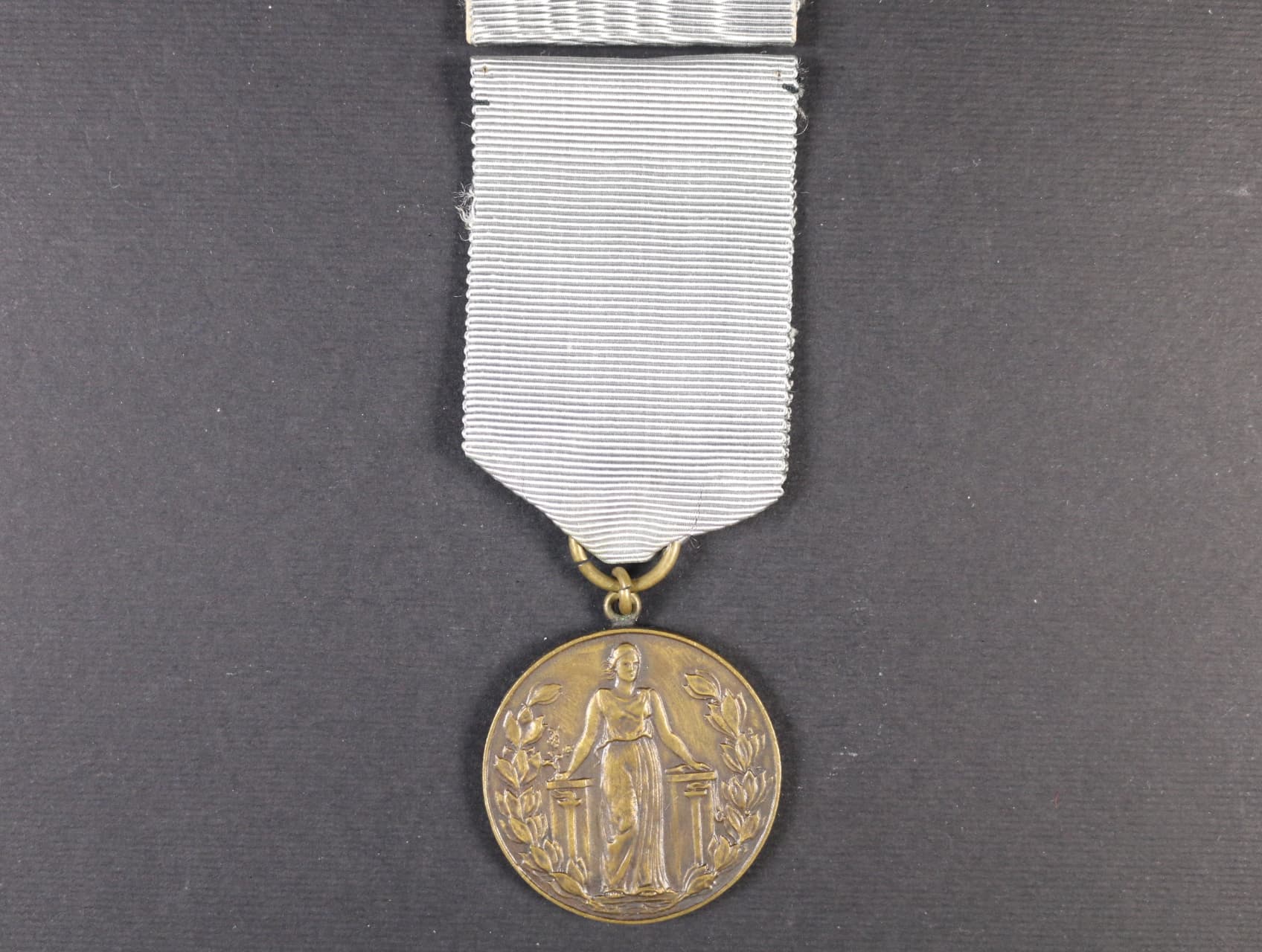Pamětní medaile FIDAC s letopočtem 1918 - 1919 s podpisem medailera