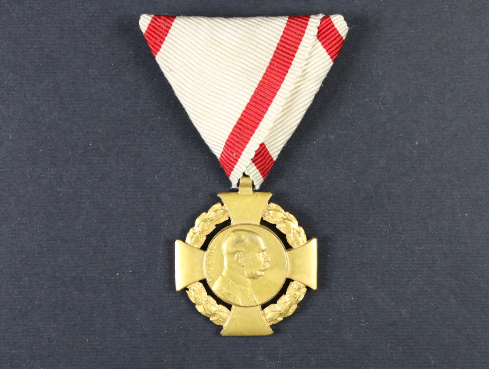 Jubilejní kříž 1908 na původní vojenské stuze