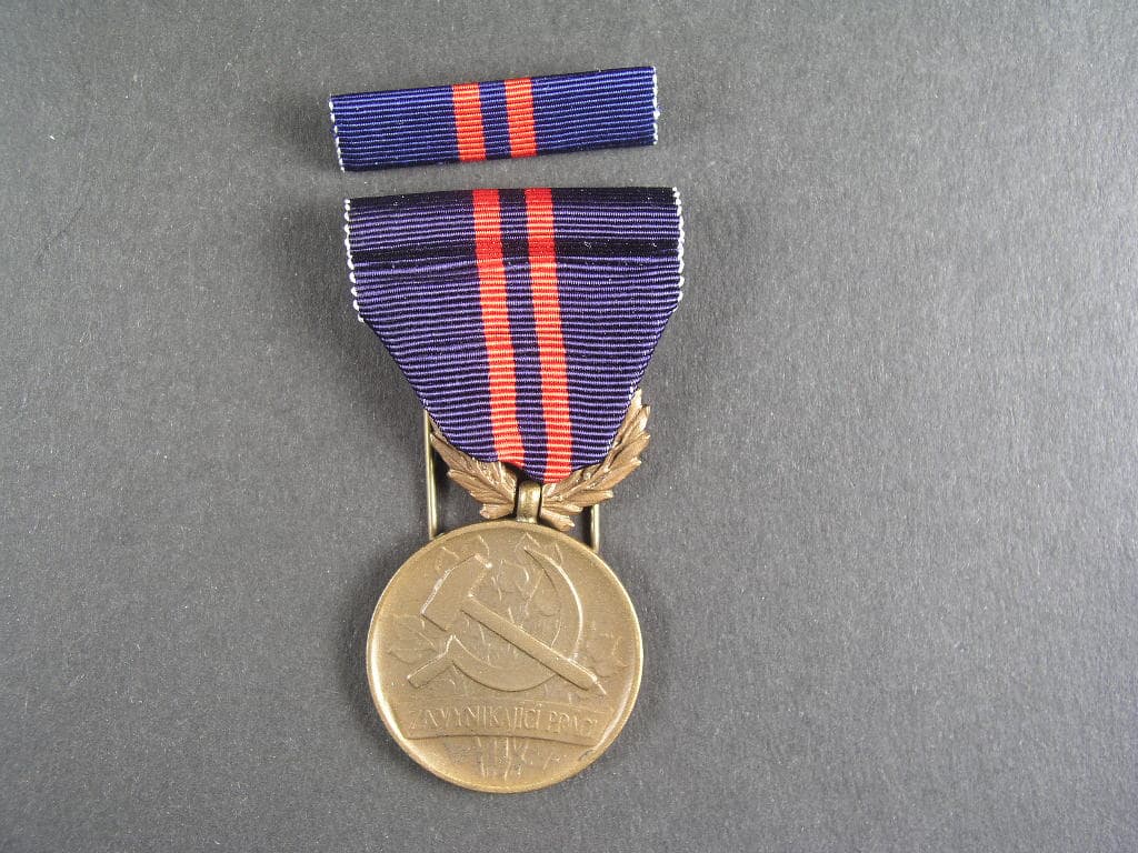Vyznamenání - Za vynikající práci - I. vydání 1951-1960 ČSR č. 4867