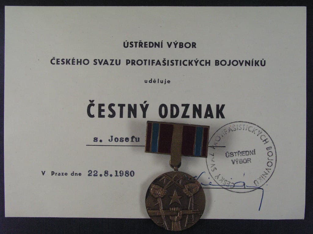 Čestný odznak Českého svazu protifašistických bojovníků + dekret