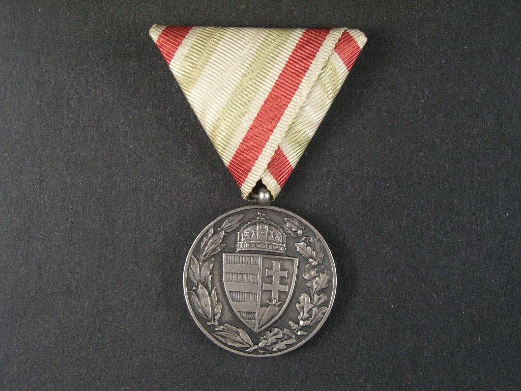 Miniatura pamětní medaile na I. sv. válku pro nebojovníky, původní stuha