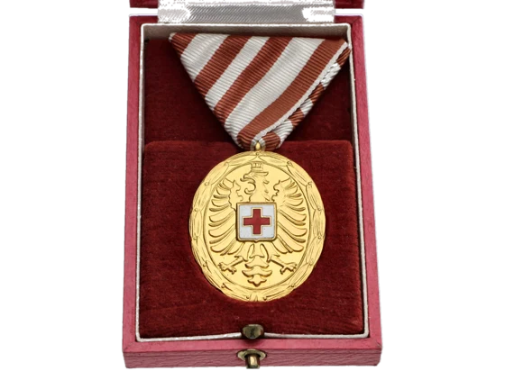 Zlatá záslužná medaile o Rakouský Červený kříž + originální etue