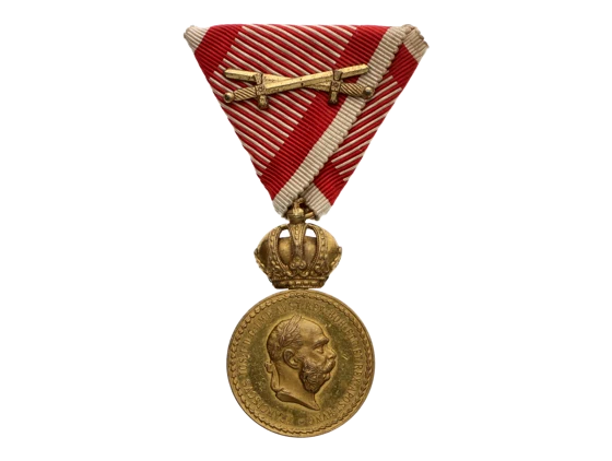 Bronzová vojenská záslužná medaile Signum Laudis F.J.I., zlacený bronz, původní vojenská stuha s meči, originální etue značená na vnitřní straně víčka G.A.SCHEID Wien, Budapest