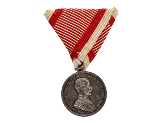 Stříbrná medaile za statečnost, 2. třídy, 8. vydání 1914-1917 F.J.I., na hraně punc hl. punc. úřadu Vídeň, A v kroužku, původní trojúhelníková stuha