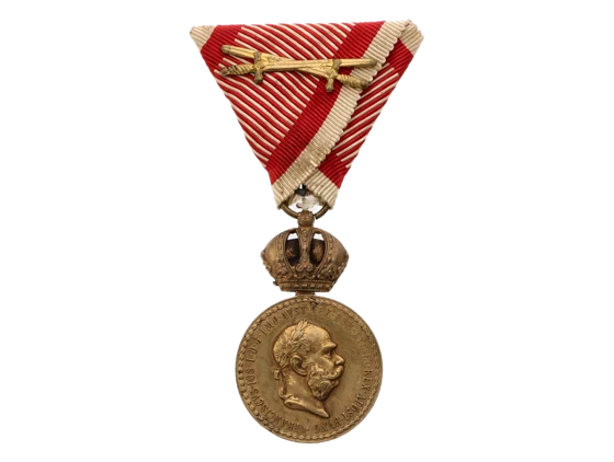 Vojenská záslužná medaile Signum Laudis F.J.I., zlacený bronz, původní voj. stuha s meči