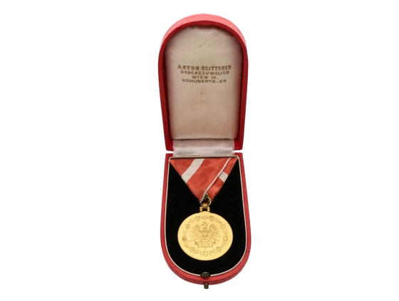 Zlatá medaile Za zásluhy o Republiku Rakousko,od roku 1945, původní etue