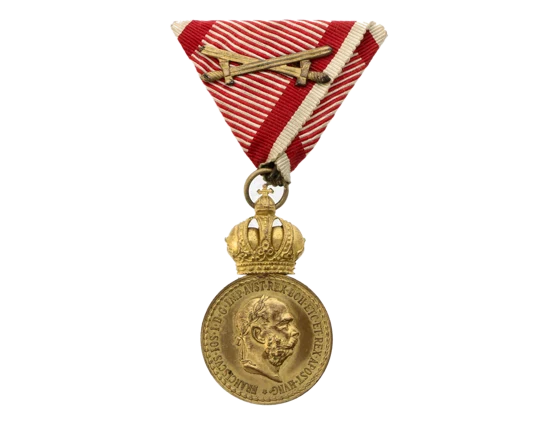 Vojenská záslužná medaile Signum Laudis F.J.I., zlacený bronz, původní voj. stuha s meči