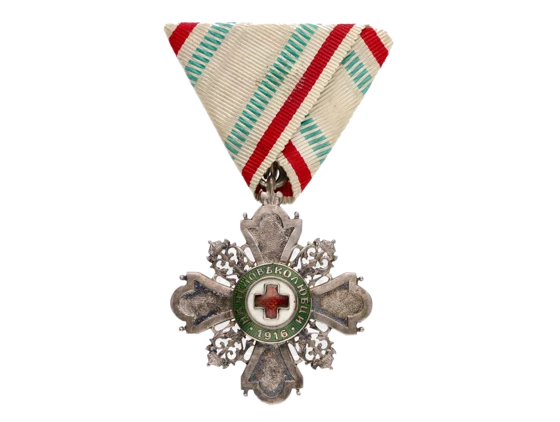 Řád červeného kříže III. třídy, na původní trojúhelníkové stuze