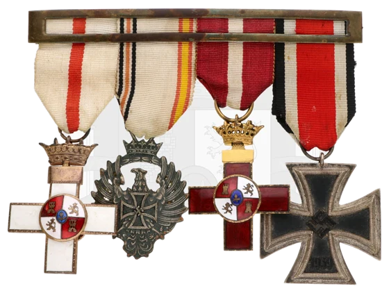 Spojka vyznamenání z období 1936-1976, příslušníka Modré divize a účastníka bojů na východní frontě