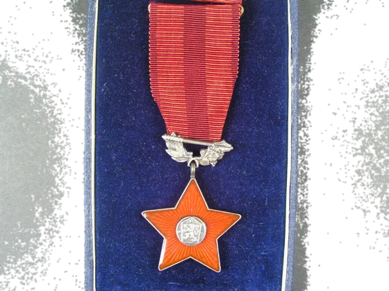 Řád Rudé hvězdy ČSSR č.6585, punc Ag, výrobce Mincovna Kremnica, originální etue
